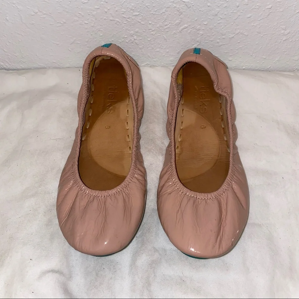 Tieks nude/ light pink patent leather flats - Picture 3 of 3